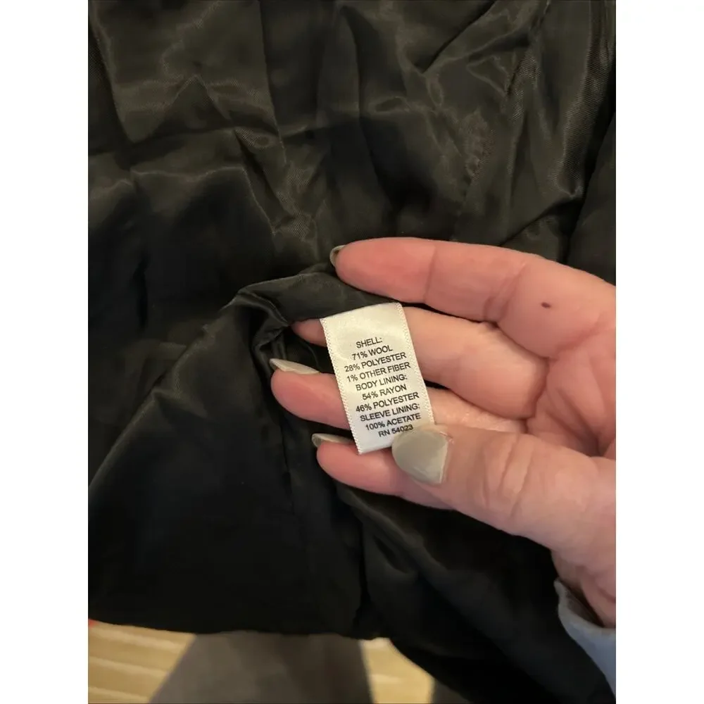 Banana Republic command attention